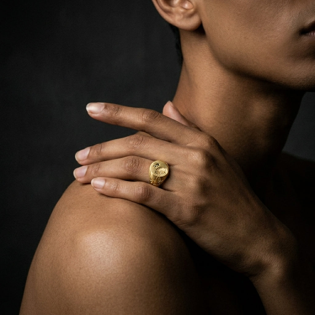 Hand engraved Poppy signet ring in 18k gold on hand by Mier Theo
