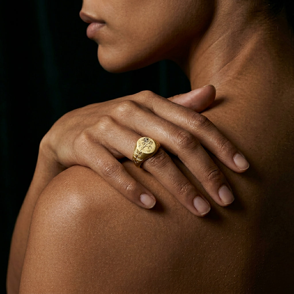 Hand engraved Sweet Pea signet ring in 18k gold on hand by Mier Theo