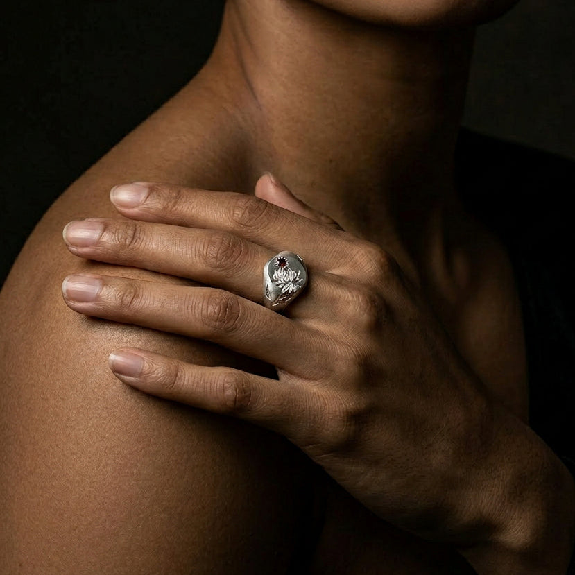 Hand engraved Chrysanthemum signet ring in 940 Silver on hand by Mier Theo
