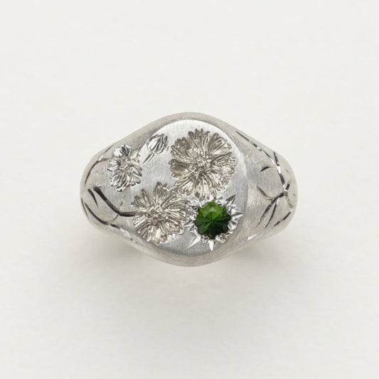 Hand engraved Cosmos signet ring in 940 Silver. Top view. Engraved by Mier Theo