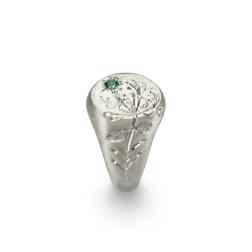 Hand engraved Honeysuckle signet ring in 940 Silver. Left view by Mier Theo