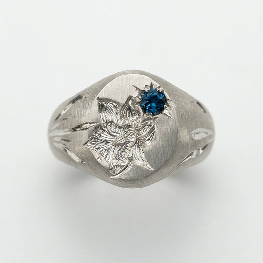 Hand engraved Narcissus signet ring in 940 Silver. Top view. Engraved by Mier Theo