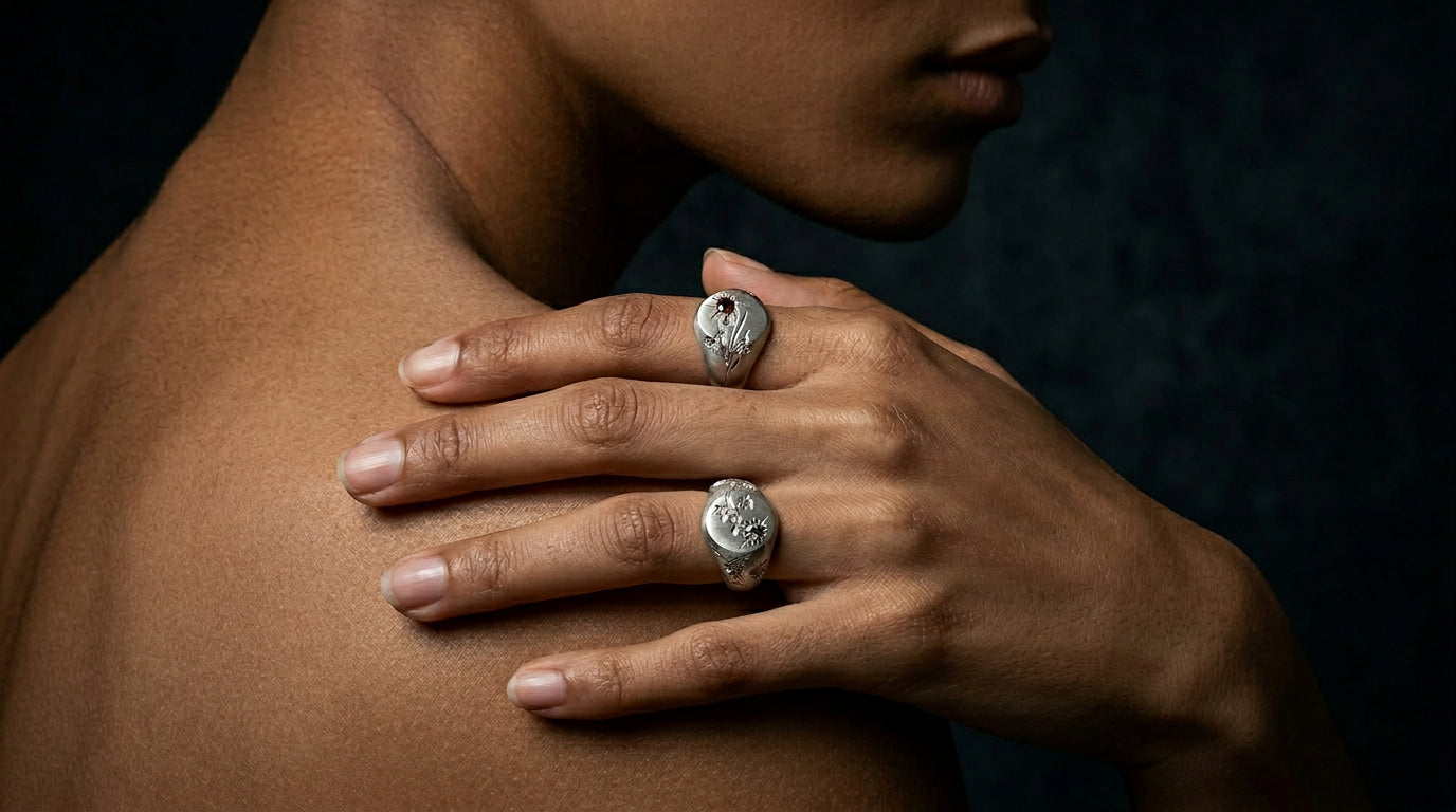 Hand engraved Snowdrop and Violet signet rings in 940 Silver on hand by Mier Theo