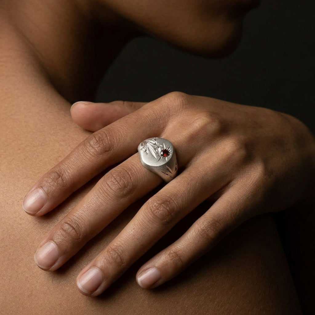 Hand engraved Snowdrop signet ring in 940 Silver on hand by Mier Theo