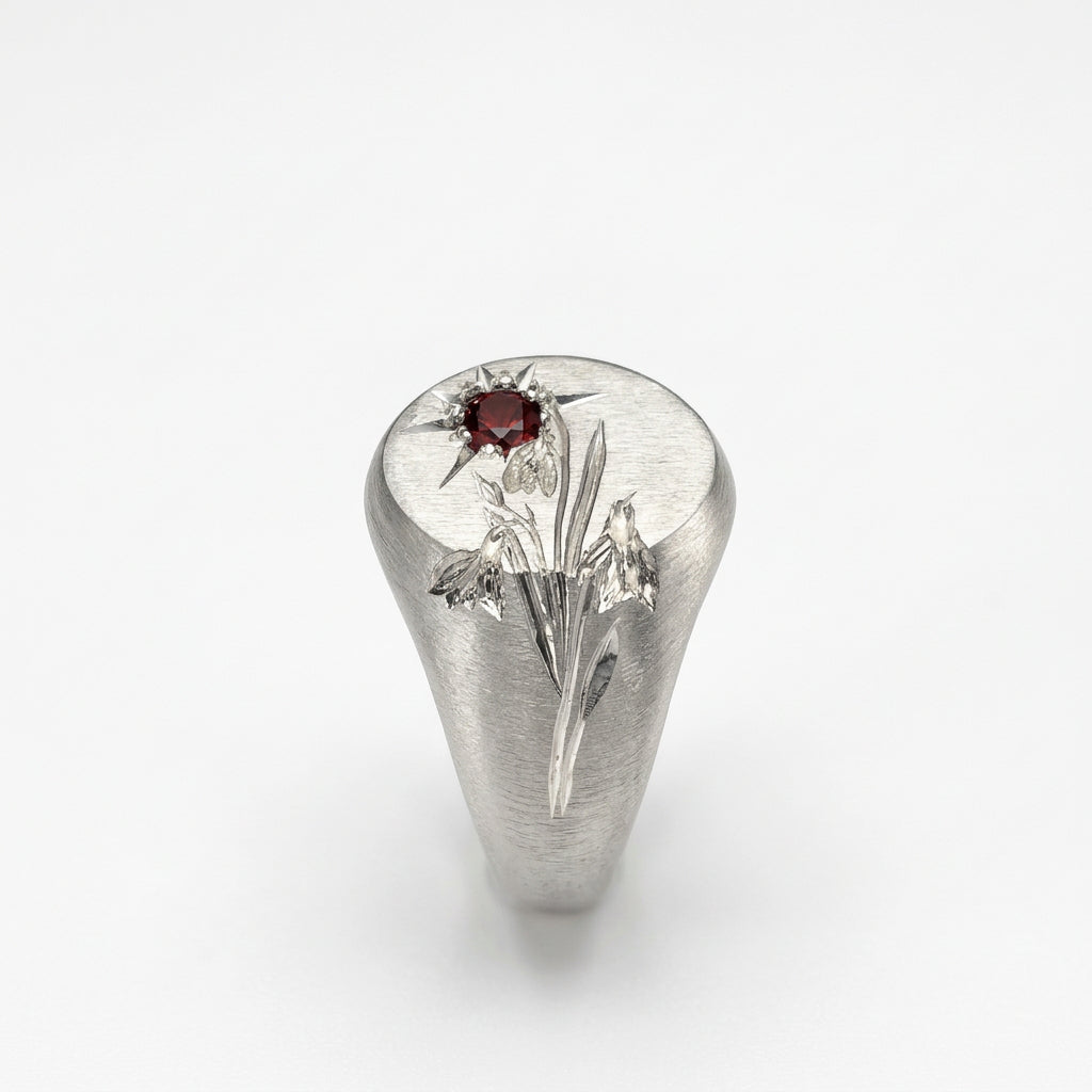 Hand engraved Snowdrop signet ring in 940 Silver. Left view by Mier Theo