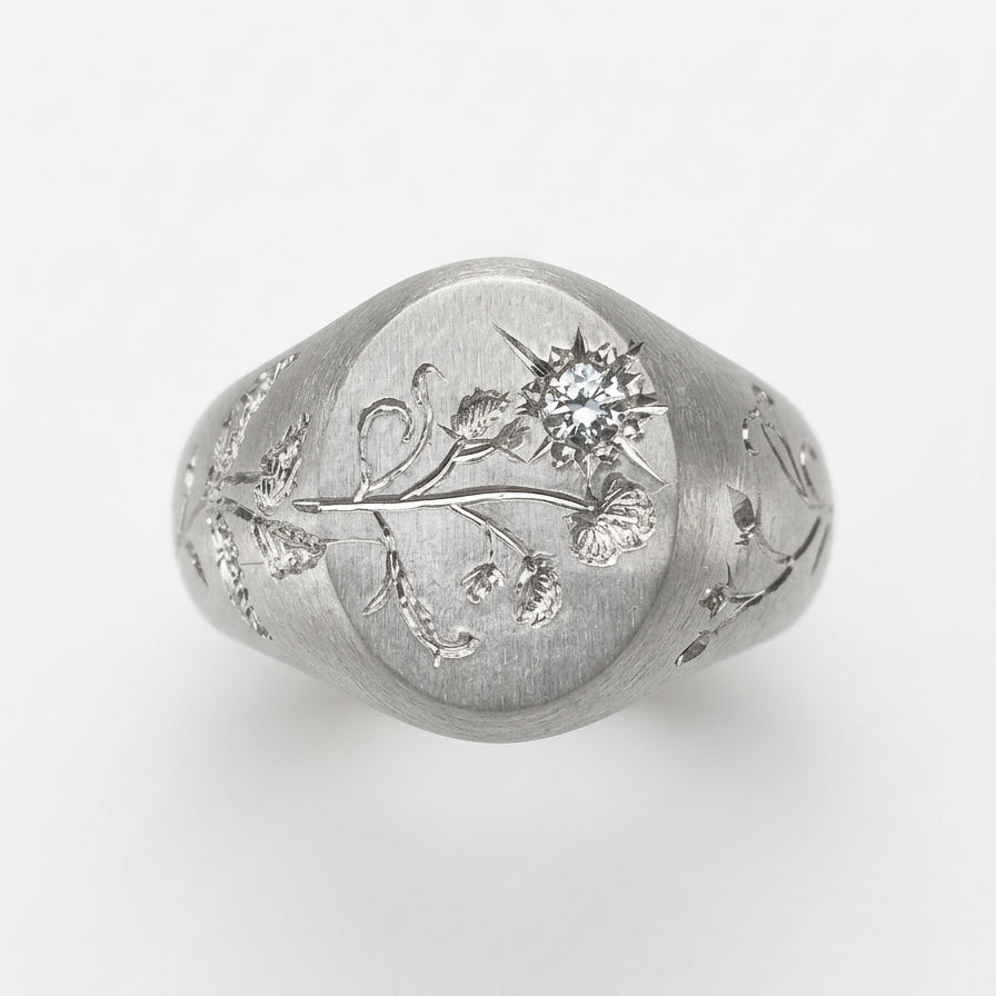 Hand engraved Sweet Pea signet ring in 940 Silver. Top view. Engraved by Mier Theo