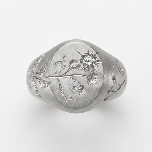 Hand engraved Sweet Pea signet ring in 940 Silver. Top view. Engraved by Mier Theo