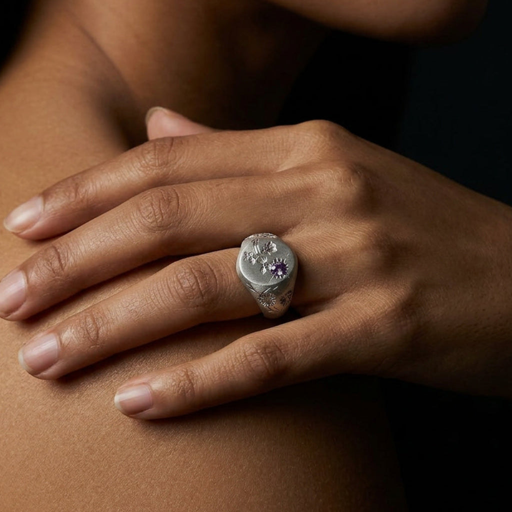 Hand engraved Violet signet ring in 940 Silver on hand by Mier Theo
