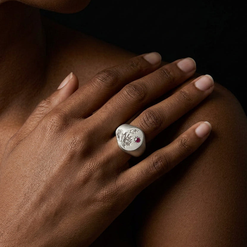 Hand engraved Water Lily signet ring in 940 Silver on hand by Mier Theo