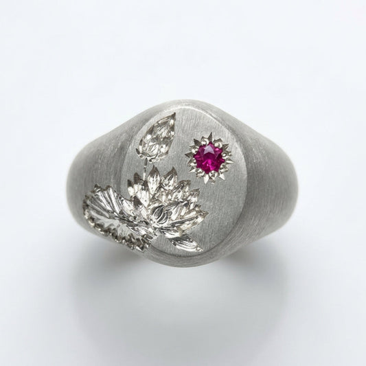 Hand engraved Water Lily signet ring in 940 Silver. Top view. Engraved by Mier Theo